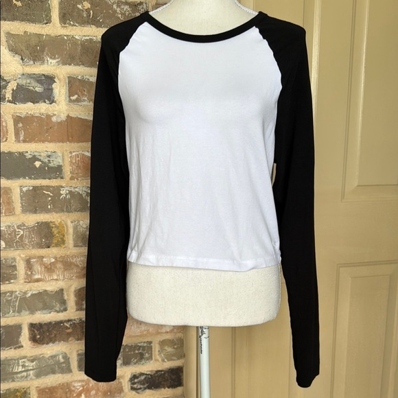 PINK Victoria's Secret Black White Ragland Long Sleeve Cropped Top T-Shirt Sz XL - Picture 3 of 11